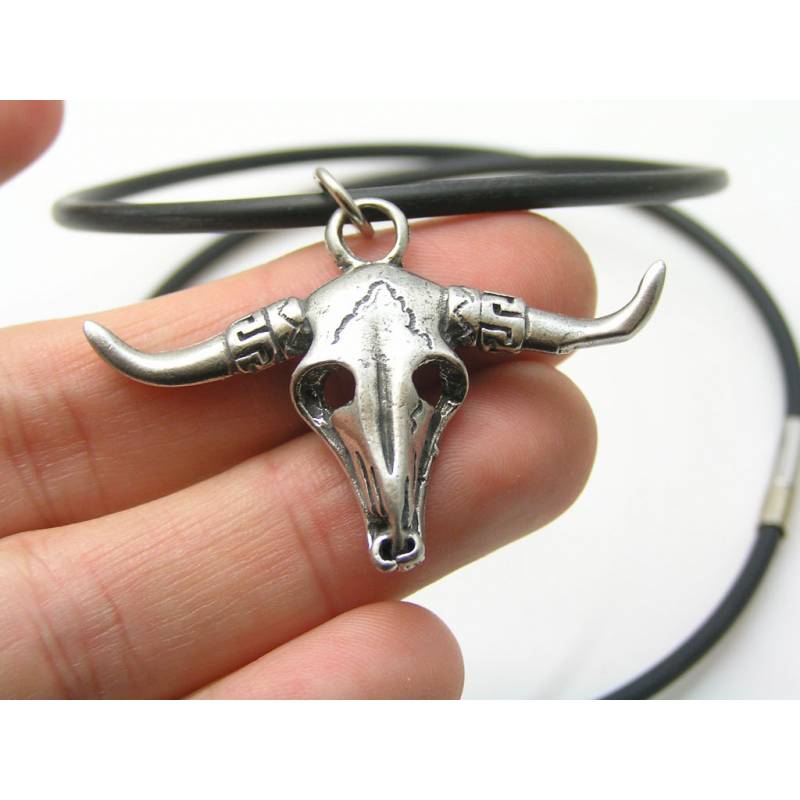 Ladywowu Bull Necklace, Boho White Bull Head Necklace Western Necklace,  Rhinestone Bull Skull Necklace with Stainless steel Rolo Chain, Unisex Punk  Gothic Western Jewelry for Women Men | Amazon.com